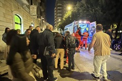 Ultim’ora: un uomo si accascia al suolo in Piazza della Repubblica