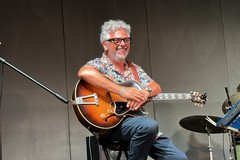 Addio a Guido Di Leone: la chitarra delicata e autorevole del Jazz Pugliese si spegne a 61 anni