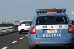Rischia il soffocamento sull'autostrada, tratto in salvo dalla Polizia stradale di Trani