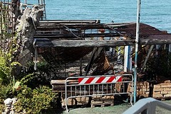 Incendio al "Borgo antico", sul lungomare di Trani