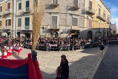 L’Epifania è una festa di piazza: oggi a Trani l’invasione delle 1.600 calze per "È arrivata la Befana"