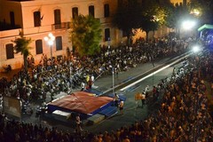 La Road Runners Trani festeggia il suo decennale con il gala del salto con l'asta in piazza