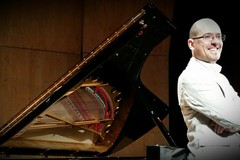 Il pianismo mondiale sbarca a Trani: il virtuoso Roberto Plano inaugura "Armonie Leggendarie"