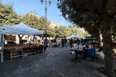 Il vintage che conquista: a Trani grande successo per il mercato di antiquariato e modernariato