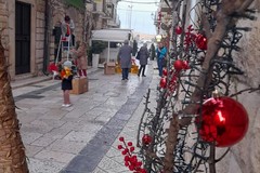 "Natale nella Via Larga", via Zanardelli a Trani si illumina da stasera