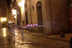 Pericolo calcinacci in piazza Longobardi, transennata la zona