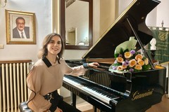 Federica Iacovelli e i suoi giochi d’acqua musicali a Palazzo “Discanno” a Trani