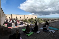 Yoga e pilates al monastero di Trani per una giusta causa