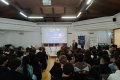 La leadership per le nuove generazioni: un confronto in biblioteca a Trani