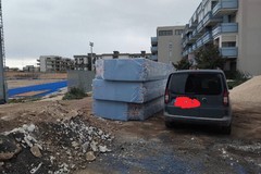 Pista di via Giachetti, scoppia il caso attrezzature: «Nuove e sotto la pioggia in un cantiere incompleto»