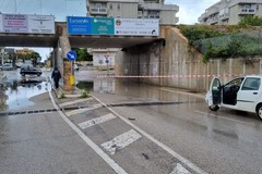 La pioggia blocca ancora il ponte di Pozzopiano: intervengono Polizia Locale e Amiu