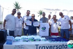 A 90 anni attraversa a nuoto lo Stretto di Messina: l’impresa di Sabino Giuliano