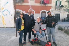 Raffaele Lavacca ha una nuova  sedia grazie alla generosità di Gianluca Di Terlizzi e Pasquale Brescia