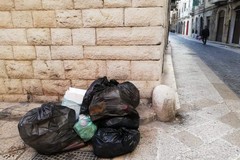 Vico Leonardo, le denunce dei residenti per i rifiuti abbandonati in strada