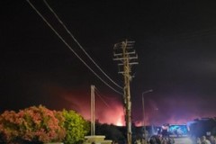 Ore di terrore per le fiamme a Rodi: al riparo la famiglia tranese in attesa di poter rientrare in patria