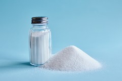 Un cucchiaino di sale in meno per ridurre la pressione
