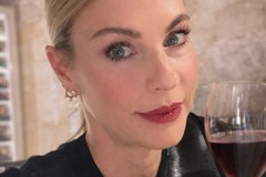 Martina Colombari a Trani, soggiorno di relax e gusto per le vie del centro storico