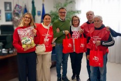 "Una mela per la ricerca": a Trani la lezione di solidarietà della scuola Baldassarre