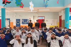 Gli alunni delle classi quinte delle scuole primarie di Trani a scuola di legalità con i Carabinieri