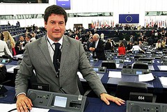 Aggredito Sergio Silvestris, l'ex europarlamentare colpito al volto