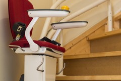 Montascale vs ascensore domestico: cosa conviene davvero?