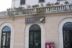 Disservizi alla stazione di Trani, Rfi: «Ascensore riparato, presto anche un distributore di snack e bevande»