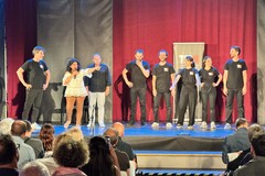 Teatro a Corte | Quando il caos diventa arte:  l’improvvisazione di “Patatяak” abbatte ogni barriera tra scena e platea, sul palco la compagnia Teatro Irregolare di Bari