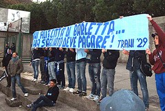 I tifosi del Trani ricordano le vittime del crollo di Barletta