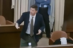 Scontro totale a Trani, l'opposizione compatta contro Laurora: «Boria istituzionale e metodi da despota, il Consiglio non è un passacarte»