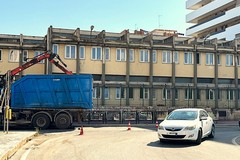 Trani, via Istria: emergono le criticità della scuola “Baldassarre” dopo il taglio dei pini