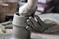 Archeoclub Trani chiude l’anno con arte, ceramica e spiritualità