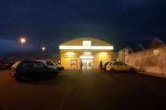 Rapina in un supermercato di via Barletta, il ladro scappa con l’incasso