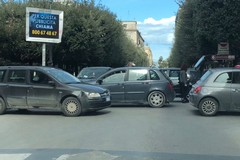 Tamponamento a catena su corso Vittorio Emanuele: tre le auto coinvolte
