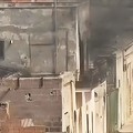 Incendio in zona Castello (Angelini): denso fumo nero ed emergenza in un immobile abbandonato