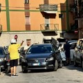 Trani | Tamponamento tra un'auto ed una Vespa in via Leoncavallo: traffico in tilt e tensione tra i conducenti