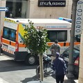 Uomo avverte malore per strada, paura in corso Vittorio Emanuele