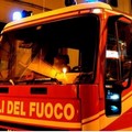 A fuoco un divano, paura in una palazzina del centro storico