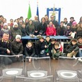 I ragazzi dell'Acr della parrocchia Santa Maria delle Grazie in visita al Comando di Polizia locale