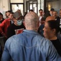 Assembramenti a Palazzo di Città per l'arrivo di Quarto, Bottaro: «Appello al buon senso disatteso»