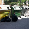 Rifiuti, centro tirato a lucido per San Nicola. Ma in via Malcangi è caos