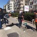 Colmatura delle buche, ancora a lavoro le squadre dei  "cantieri sociali "