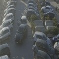 In pieno giorno e sotto gli occhi di tutti: furto d'auto nel parcheggio di un megastore a Trani