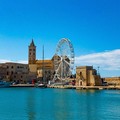 Festival dell'arte pirotecnica, sul Porto di Trani torna la grande ruota panoramica