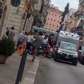 Incidente in via Margherita di Borgogna: scontro tra auto e moto