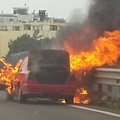 Auto in fiamme, caos sulla statale in zona Sant'Angelo