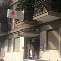 Si stacca un blocco di cemento da un balcone in via De Cuneo