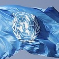 Giornata mondiale ONU: bandiera delle nazioni unite a Palazzo di Città