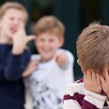 Bullismo e violenza in una scuola di Trani: vittima un dodicenne