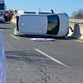 Incidente sulla 16bis in direzione Bari, due feriti. Traffico rallentato