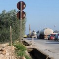 Camion fuori strada sull'Andria-Trani: traffico in tilt